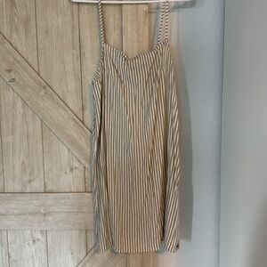 Mini billabong dress grey and white size medium